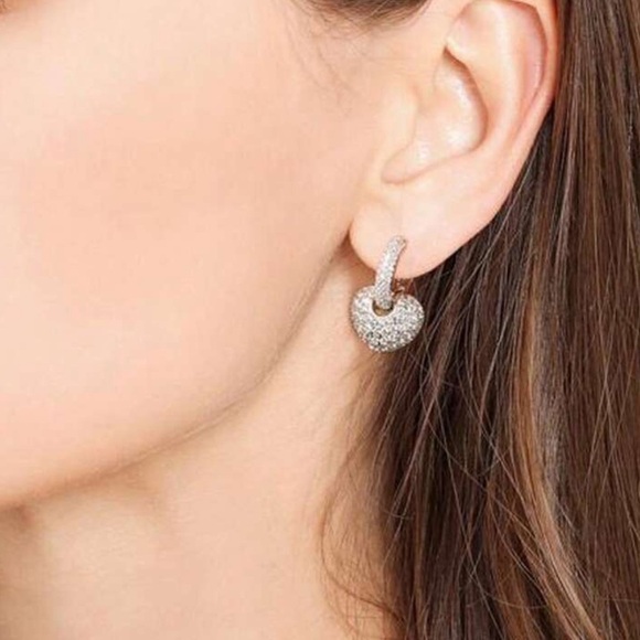 Elegant Gold Heart Drop Earrings with Sparkling Crystals - Picture 4 of 5